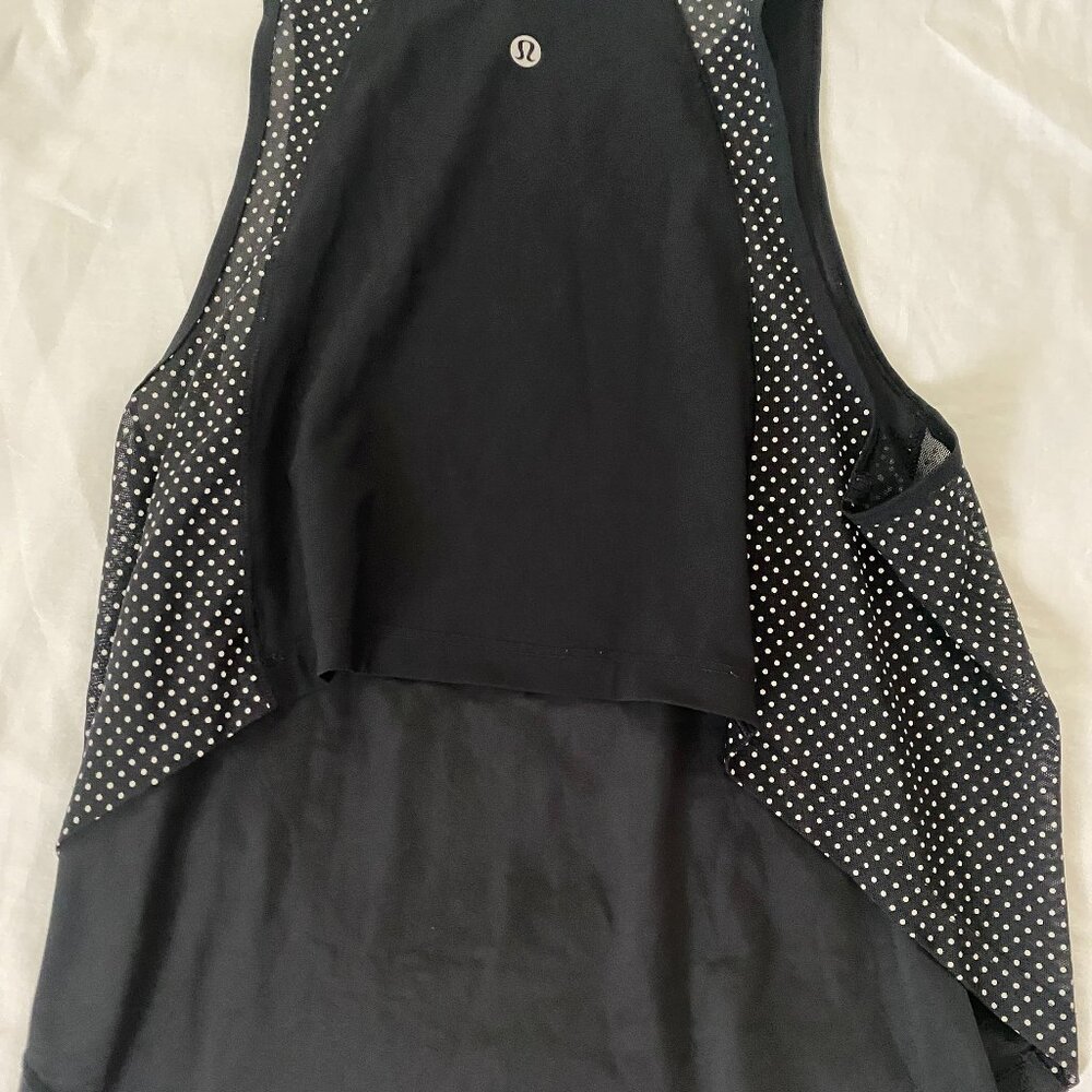 Lululemon high-low tank with mesh sides, with white polka dots size 4/6